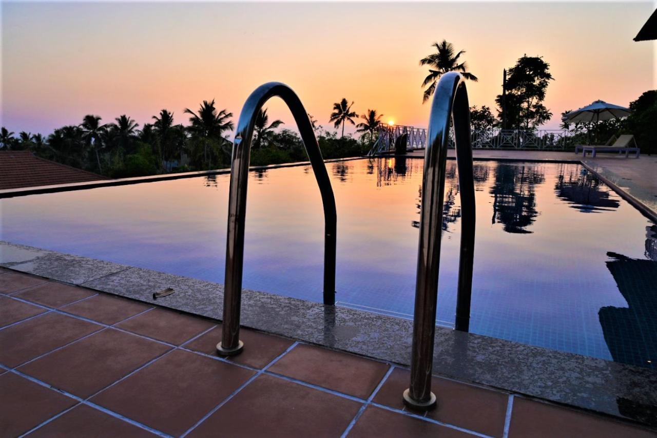 Aadisaktthi Leisure Resort, Kovalam Thiruvananthapuram Ngoại thất bức ảnh